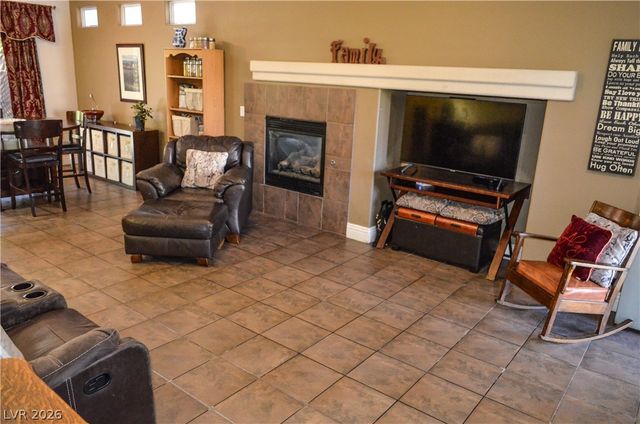 5596 Prospectors Creek Way, Las Vegas, NV 89122