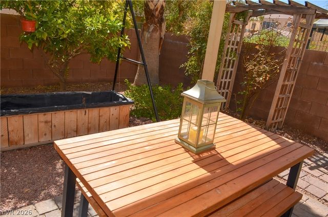 5596 Prospectors Creek Way, Las Vegas, NV 89122