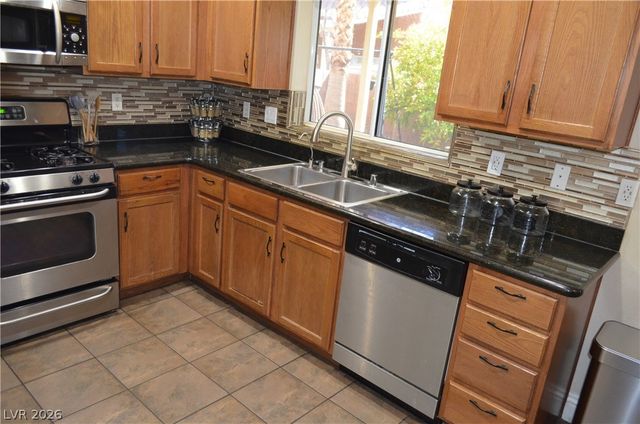 5596 Prospectors Creek Way, Las Vegas, NV 89122