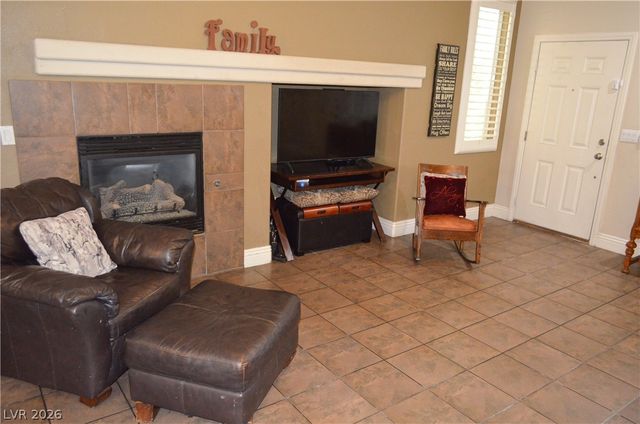 5596 Prospectors Creek Way, Las Vegas, NV 89122
