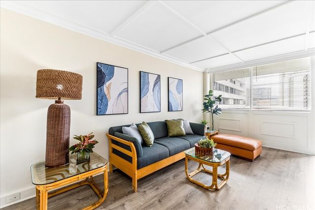 425 Ena Road 1002B, Honolulu, HI 96815