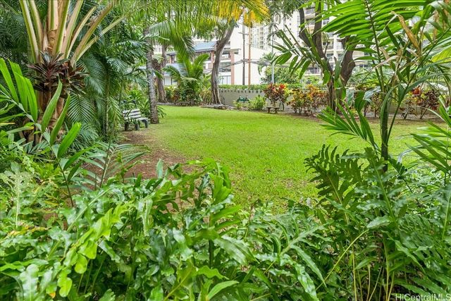 425 Ena Road 1002B, Honolulu, HI 96815