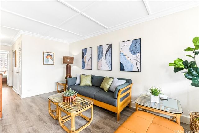 425 Ena Road 1002B, Honolulu, HI 96815