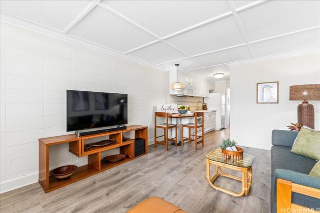 425 Ena Road 1002B, Honolulu, HI 96815