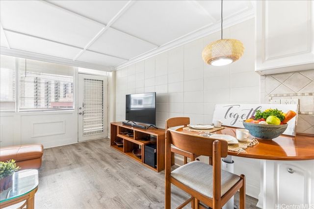 425 Ena Road 1002B, Honolulu, HI 96815