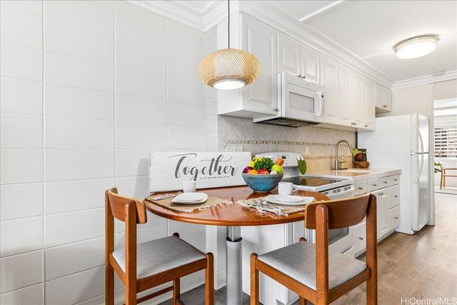 425 Ena Road 1002B, Honolulu, HI 96815