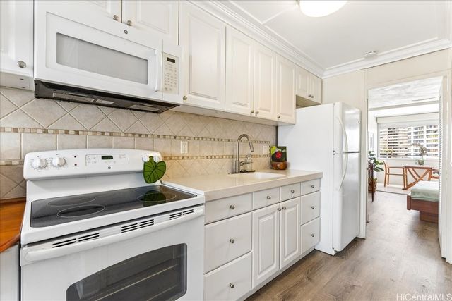 425 Ena Road 1002B, Honolulu, HI 96815