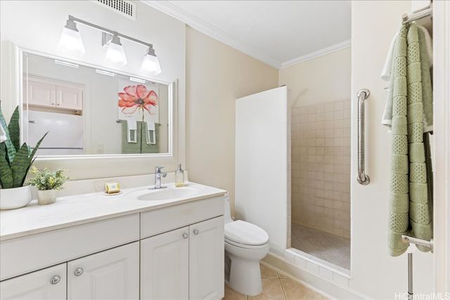 425 Ena Road 1002B, Honolulu, HI 96815