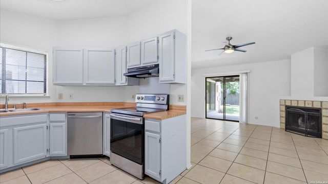 2823 ASH FIELD DR, San Antonio, TX 78245
