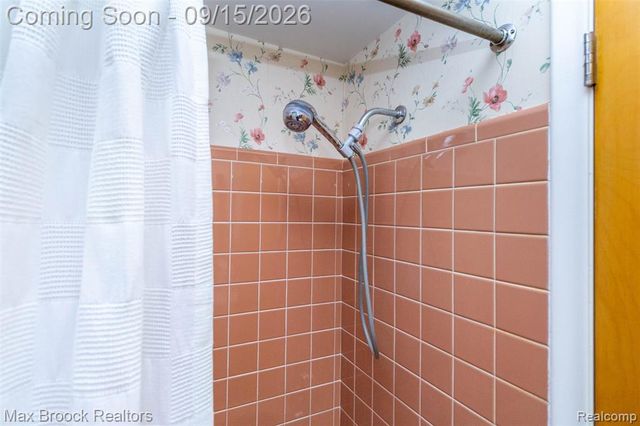 28513 W Kalong Circle, Southfield, MI 48034