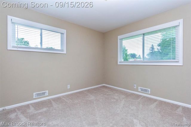 28513 W Kalong Circle, Southfield, MI 48034
