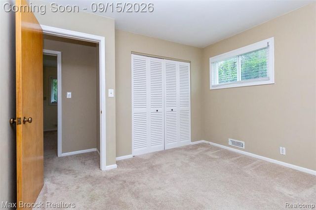 28513 W Kalong Circle, Southfield, MI 48034