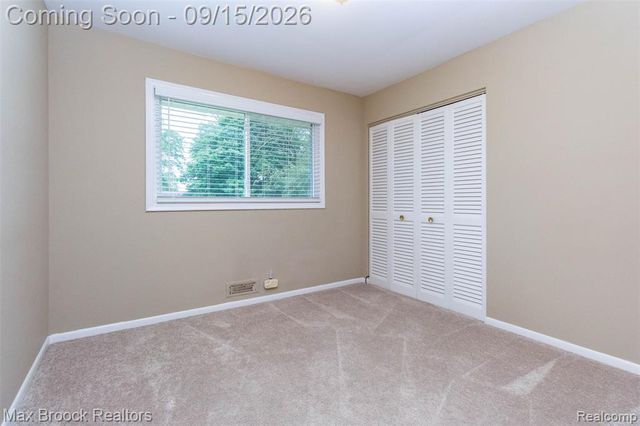 28513 W Kalong Circle, Southfield, MI 48034