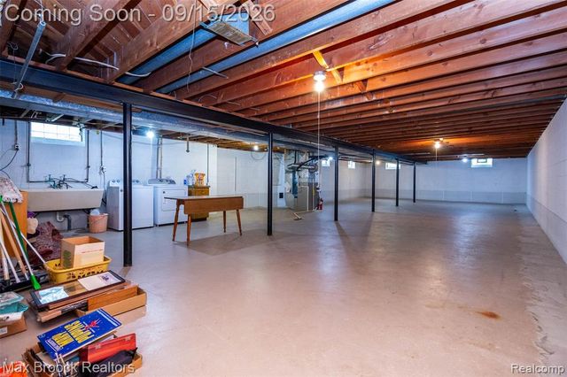 28513 W Kalong Circle, Southfield, MI 48034