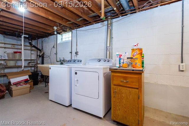 28513 W Kalong Circle, Southfield, MI 48034