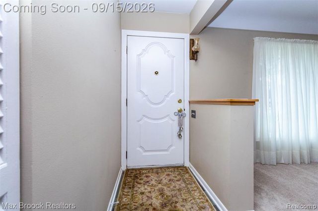 28513 W Kalong Circle, Southfield, MI 48034