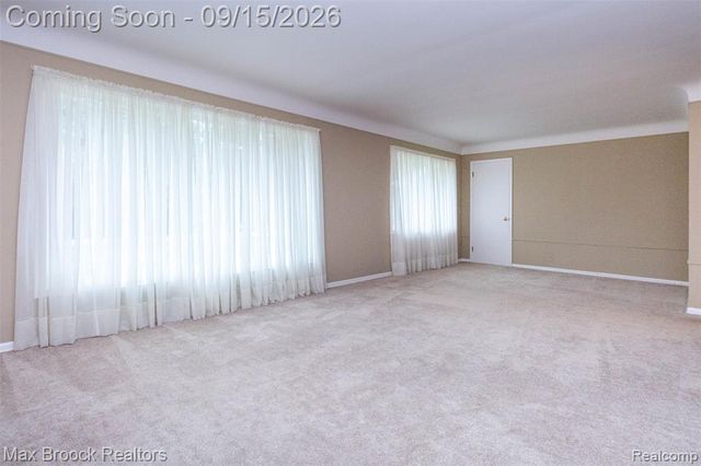 28513 W Kalong Circle, Southfield, MI 48034