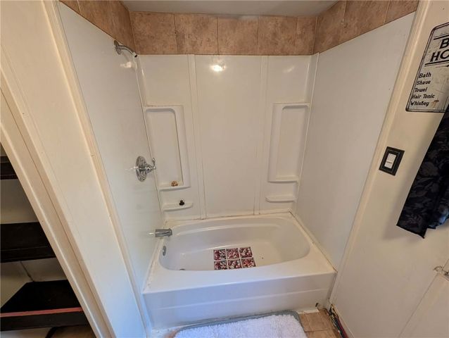 100 Santa Rita Ln, Connoquenessing Twp, PA 16001