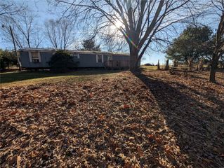 100 Santa Rita Ln, Connoquenessing Twp, PA 16001