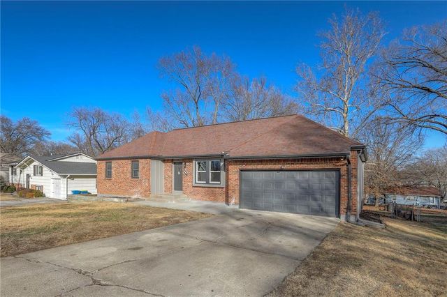 319 Glendale Road, Liberty, MO 64068