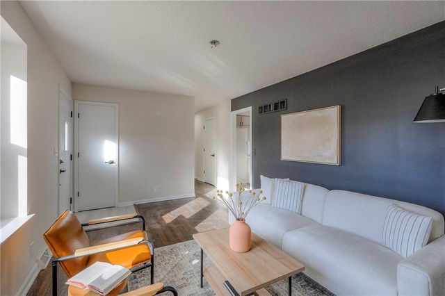 319 Glendale Road, Liberty, MO 64068