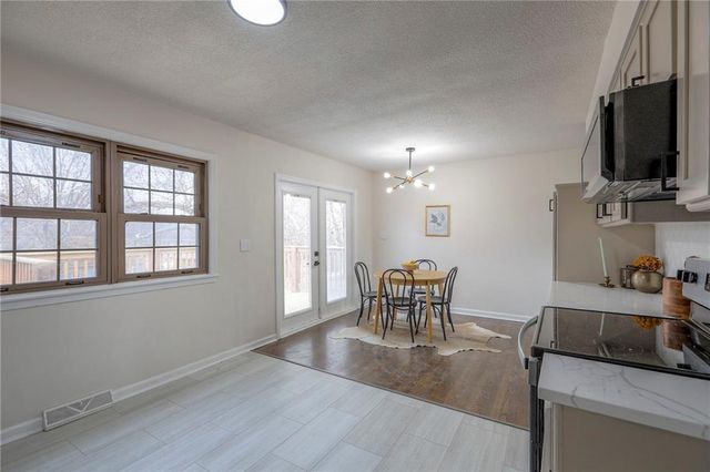 319 Glendale Road, Liberty, MO 64068