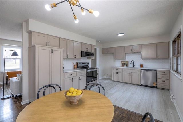 319 Glendale Road, Liberty, MO 64068