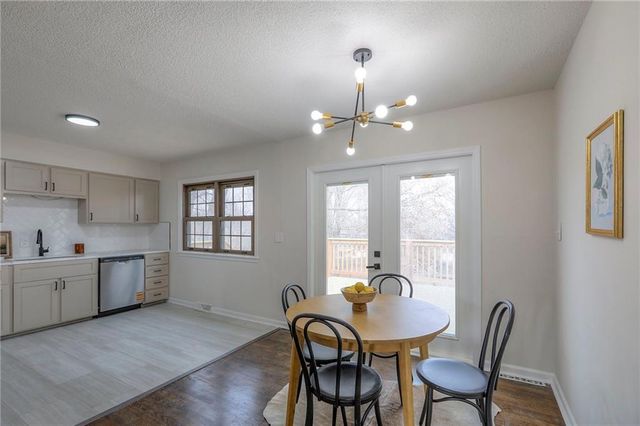 319 Glendale Road, Liberty, MO 64068