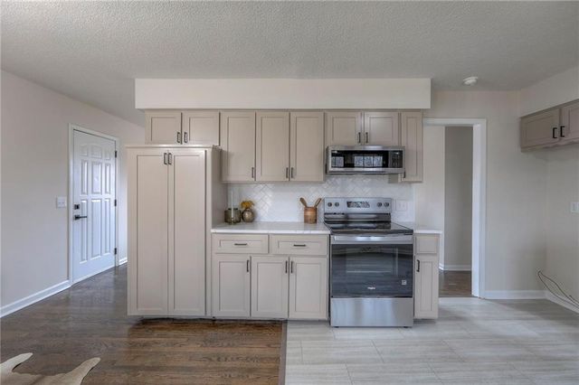 319 Glendale Road, Liberty, MO 64068