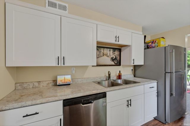 1222 Edgewood Drive, South Bend, IN 46616