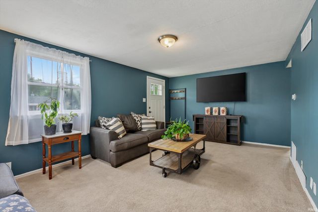 1222 Edgewood Drive, South Bend, IN 46616