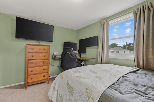 1222 Edgewood Drive, South Bend, IN 46616