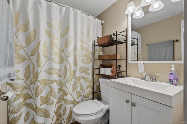1222 Edgewood Drive, South Bend, IN 46616