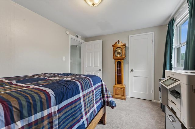 1222 Edgewood Drive, South Bend, IN 46616