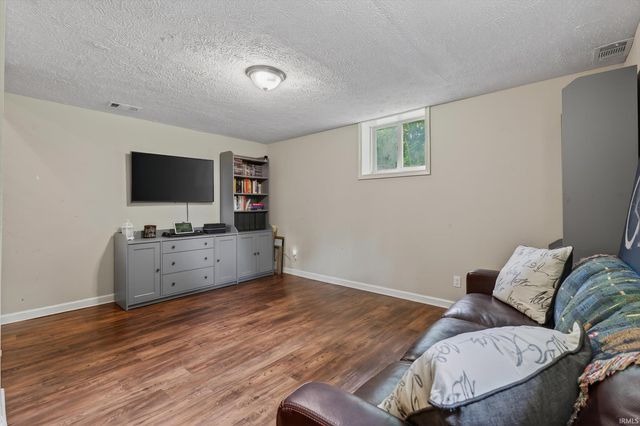 1222 Edgewood Drive, South Bend, IN 46616