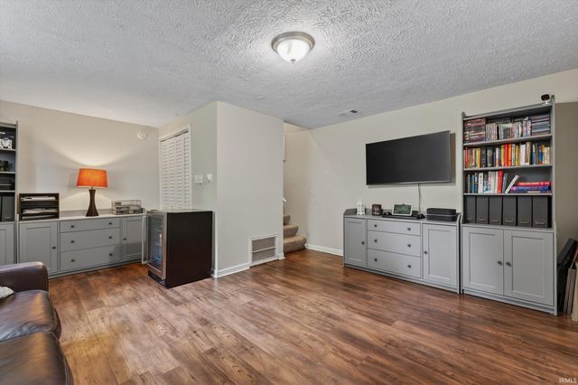 1222 Edgewood Drive, South Bend, IN 46616