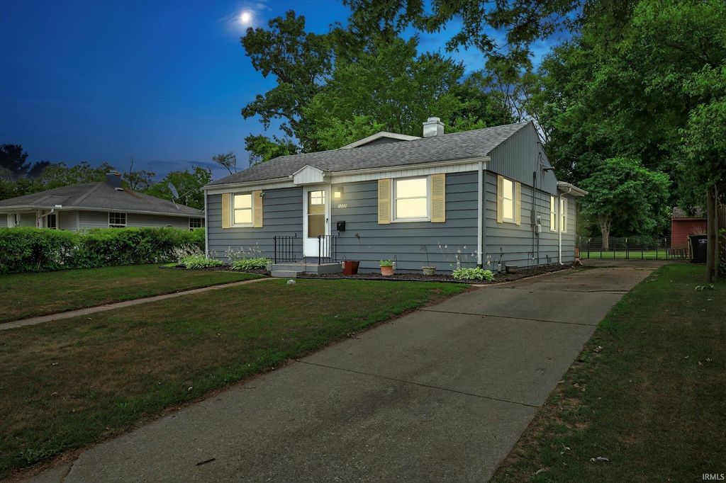 1222 Edgewood Drive, South Bend, IN 46616