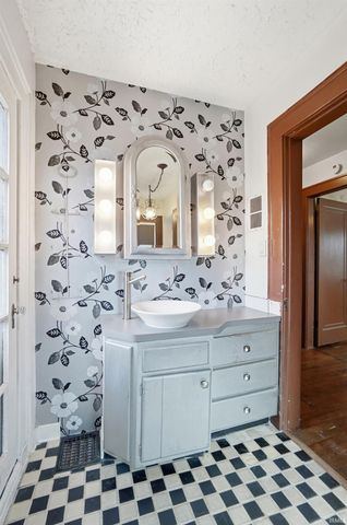 2915 N Anthony Boulevard, Fort Wayne, IN 46805