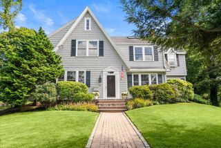 11 Hillcrest Rd, Marblehead, MA 01945