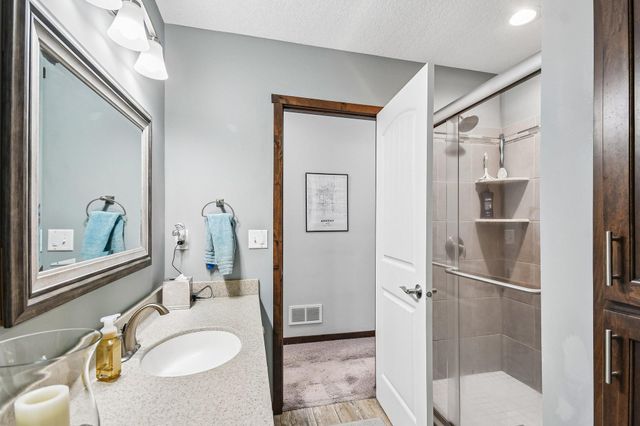 31473 Marvin Avenue, Lindstrom, MN 55045