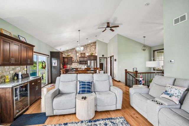 31473 Marvin Avenue, Lindstrom, MN 55045