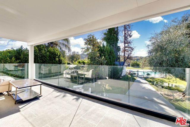 18912 Pasadero Drive, Tarzana (los Angeles), CA 91356