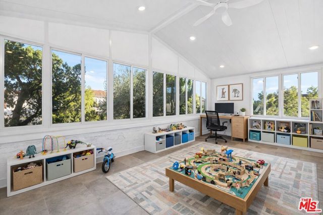 18912 Pasadero Drive, Tarzana (los Angeles), CA 91356