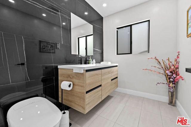 18912 Pasadero Drive, Tarzana (los Angeles), CA 91356