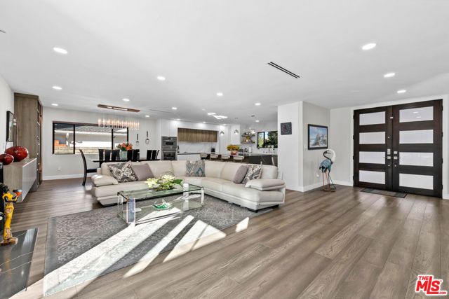 18912 Pasadero Drive, Tarzana (los Angeles), CA 91356