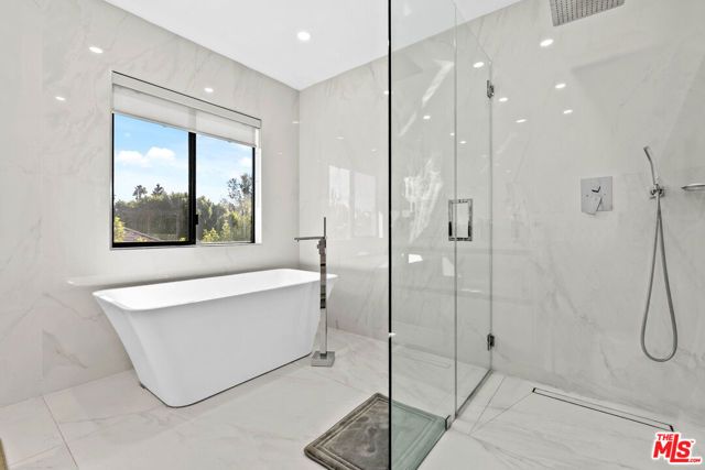 18912 Pasadero Drive, Tarzana (los Angeles), CA 91356