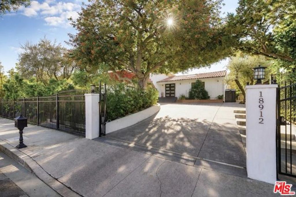 18912 Pasadero Drive, Tarzana (los Angeles), CA 91356