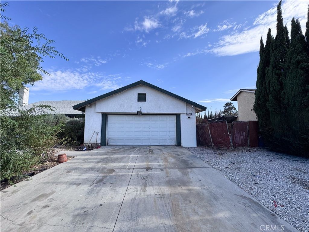 Image 3 of property listing at 14291 Luna Road, Victorville, CA 92392