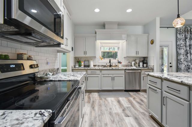 218 NE Oakwood Way, Pinetta, FL 32350