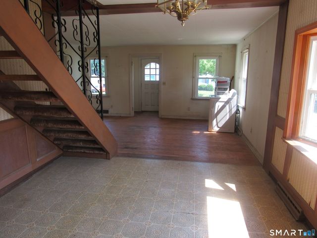 33 Hillcrest Avenue, West Haven, CT 06516